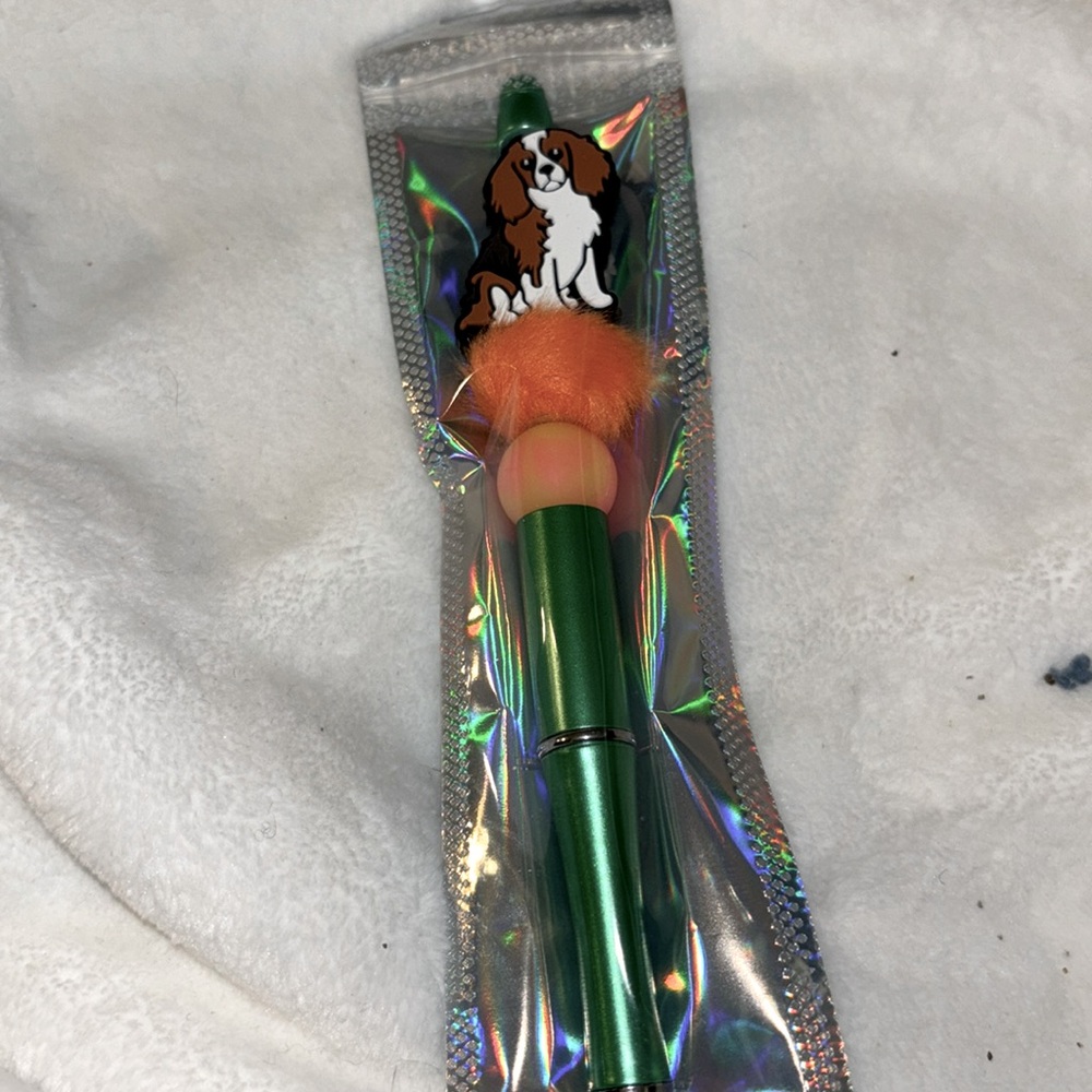 New handmade Spaniel Dog
Silicone Focal bead fur bead & glow in the dark ink pen